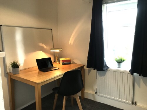 Separate Office space with Desk and single Z-bed - Bamber Bridge Preston