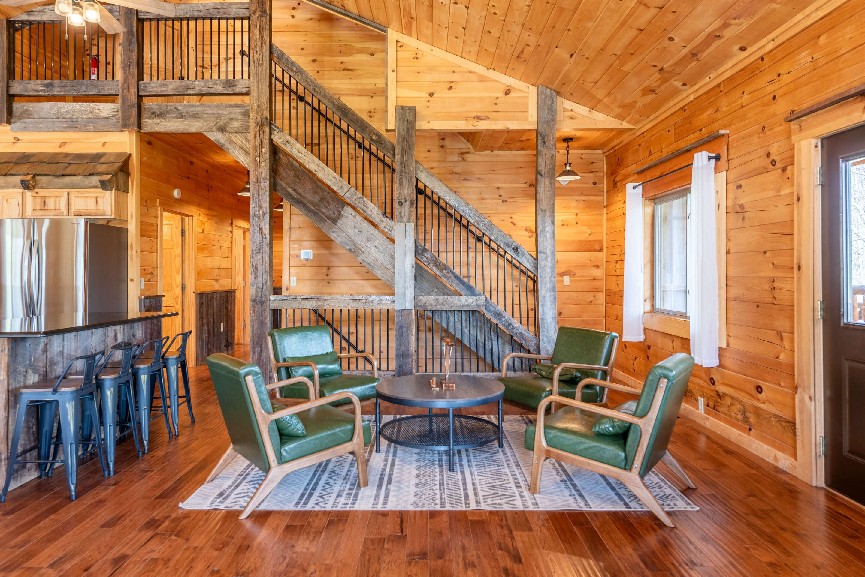 Majestic Lodge | Photo 11