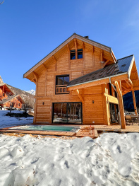 Photo 4/6 — Gîte insolite « Chalet Ecrin des Vignes · Les Vigneaux, Hautes-Alpes » à Les Vigneaux Hautes-Alpes