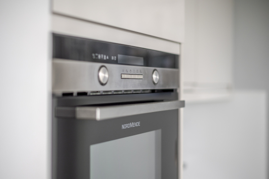 This sleek, contemporary kitchen combines high-end finishes with flawless functionality. Featuring premium appliances, elegant cabinetry, and a stunning island centerpiece, it’s the perfect space for cooking, entertaining, and enjoying everyday luxury.