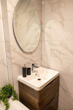 Sparkling Clean Bathrooms – Relax & Refresh at Your Huddersfield Deal House