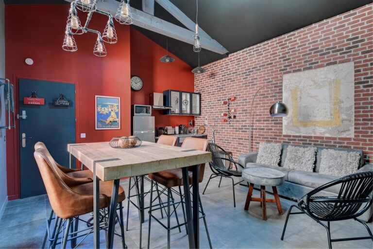 Magnifique Loft industriel, forville, centre de Cannes 