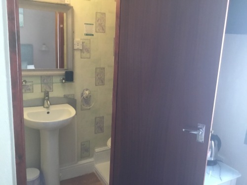 Double room-Standard-Ensuite with Shower - Base Rate