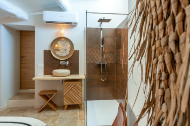 Chambre des Ocres et son coin salle d'eau