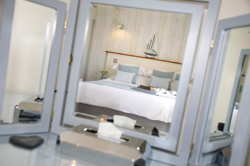 Double or Twin-Deluxe-Ensuite with Bath-Room 1  - Double or Twin Room 
