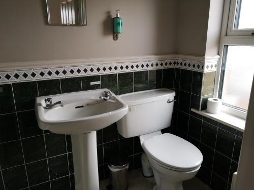 Double ensuite bathroom with shower
