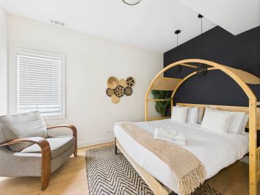 A queen suite with bold contrast, warm tones, and a touch of glamour.