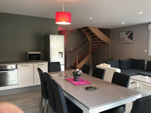 Table pouvant recevoir 8 personnes