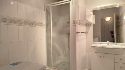 salle d'eau douche, meublevasque, lave linge