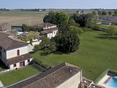Vue aérienne do Château, du parc et de la piscine