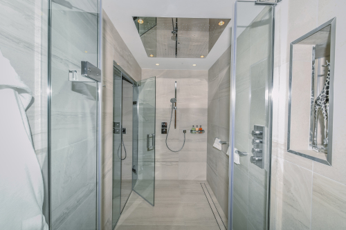 Luxury-Apartment-Ensuite with Bath-City View