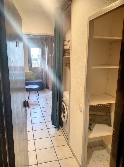 entrée équipée d'une machine à laver