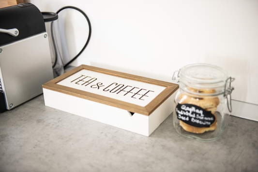 tea and coffee making facilities in kitchenette