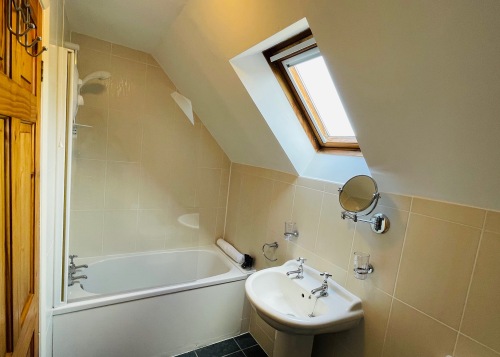 Bluebell Cottage bathroom