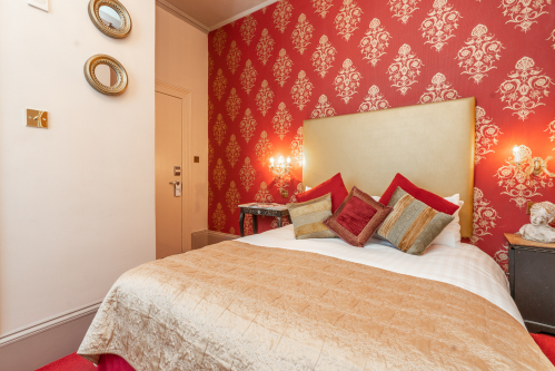 Renaissance | Cosy Double Guest Room | Blanch House