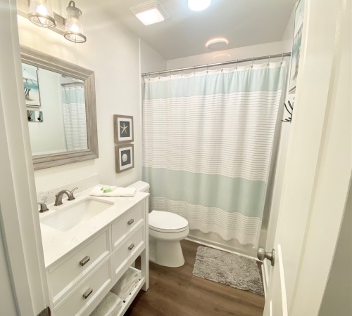 Main Bathroom 