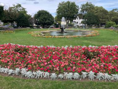 Historic Prittlewell Square gardens & fountain 10-15 mins walk towards pier & Queen Victorias stature