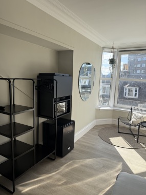 Wardrobe/Fridge/Microwave/seating king room 