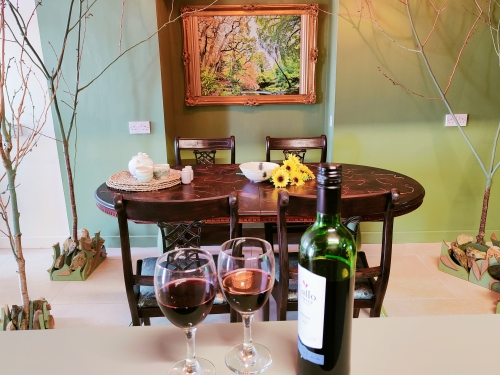 2 bedroom boutique art apartment