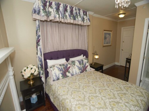 The Manor 115 Queen (no p-Double room-Ensuite-Standard - Base Rate