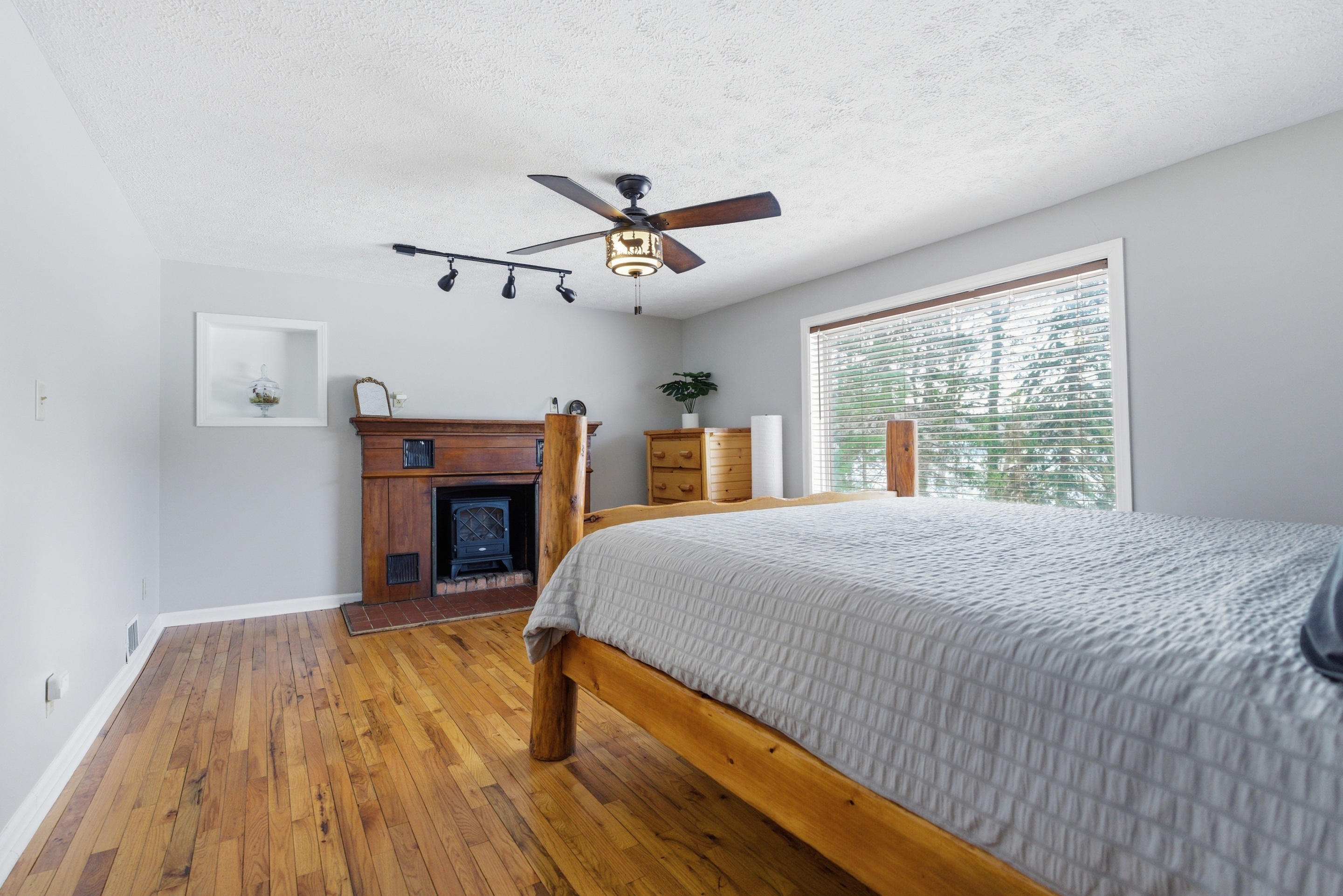 Honeysuckle Creekside Cabin | Photo 20