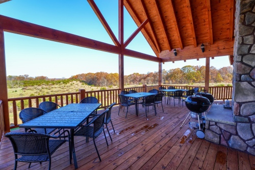 Outdoor Dining Area and Charcoal Grills, North Main Deck