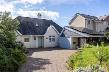 Front of house with plenty of parking space