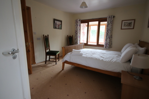 Main bedroom with en-suite door