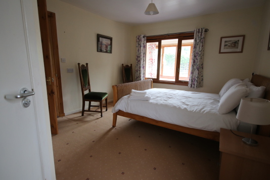Main bedroom with en-suite door