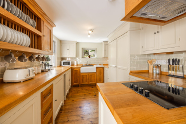 Well-equipped kitchen