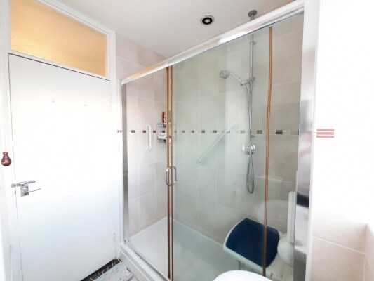 Shared Shower with seat