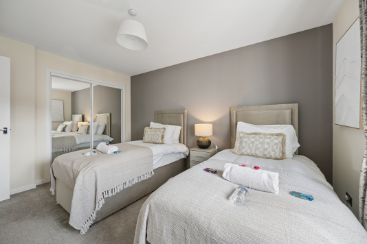 Twin bedroom