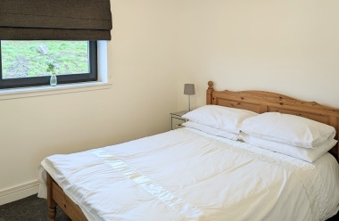 Bedroom 2, double bed 
