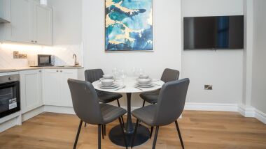 A modern open plan living area, which boasts high ceilings, huge windows and stunning cornice. A stylish seating area for the group to relax together, maybe after a busy day sightseeing, shopping or maybe just to have a movie night in.....