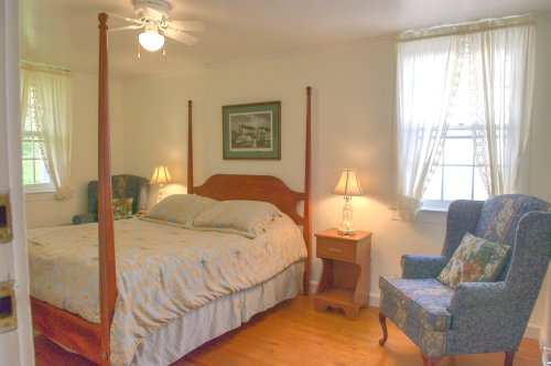 C5 Carriage House - Queen-Queen-Ensuite-Queen-Countryside view - Base Rate