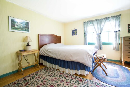 Room 20-Queen-Ensuite with Shower-Standard-Garden View
