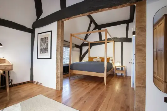 Master Bedroom (Bridal Suite)