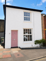 Rose Cottage, a charming retreat just off Camden Road in Tunbridge Wells, offering a cosy and inviting atmosphere for a relaxing stay.