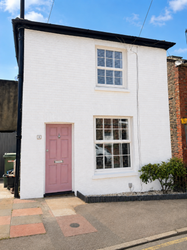 Rose Cottage, a charming retreat just off Camden Road in Tunbridge Wells, offering a cosy and inviting atmosphere for a relaxing stay.