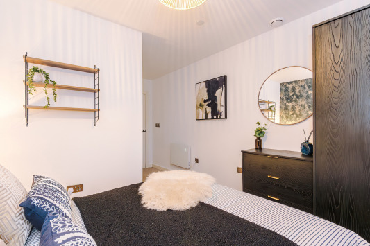 Stylish 2-Bed 2-Bath Apartment in Newly Renovated Victorian Building – Prime Leeds City Centre near Station