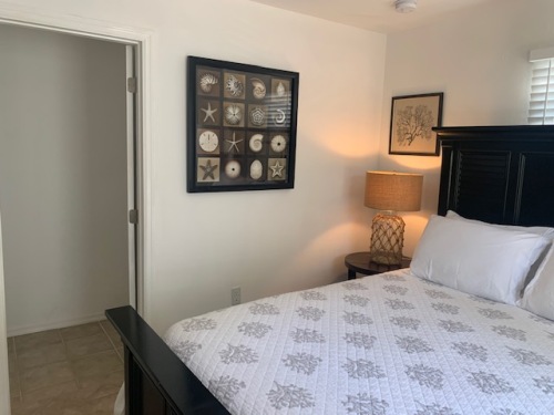 Queen-Traditional-Private Bathroom-Harbor View-15 - Base Rate