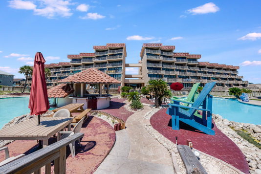 Walkway between pools, leads to the beach walk