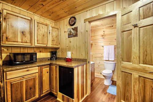 BUNK HOUSE Kitchenette and Full Bathroom, with Shower Tub, (not included in reservation - additional fees apply, if reserved)