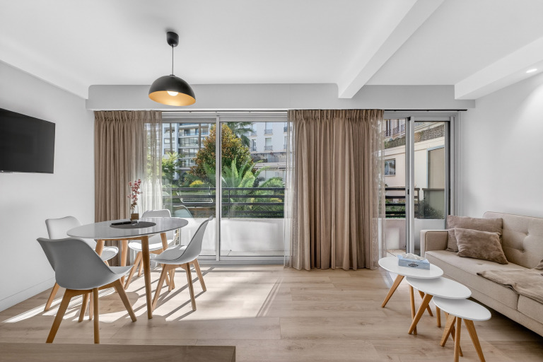 1 Chambre – Ascenseur – Climatisé – Balcon