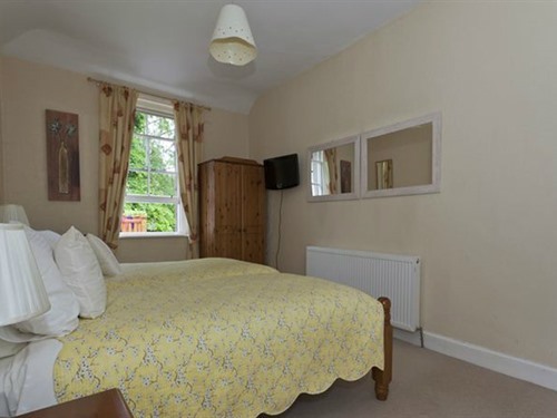 Twin room-Superior-Ensuite with Shower-Garden View-superior twin - Base Rate