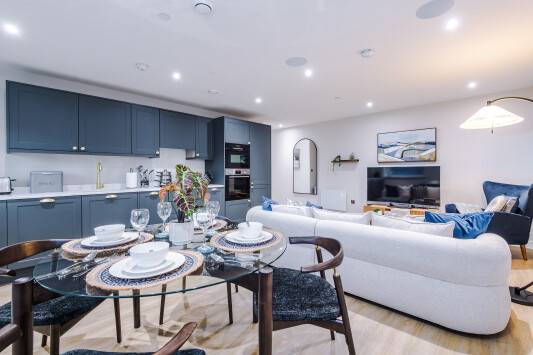 Stylish 2-Bed 2-Bath Apartment in Newly Renovated Victorian Building – Prime Leeds City Centre near Station