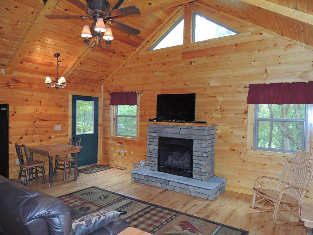 20674 Hickory Hideaway Cabins - The Pioneer