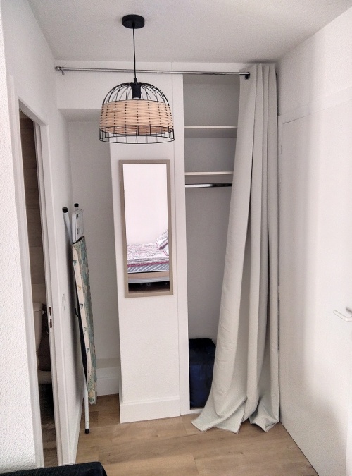 placard de rangement dans l'entrée