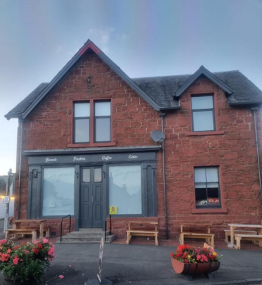 Cafe , 1 minute walk 