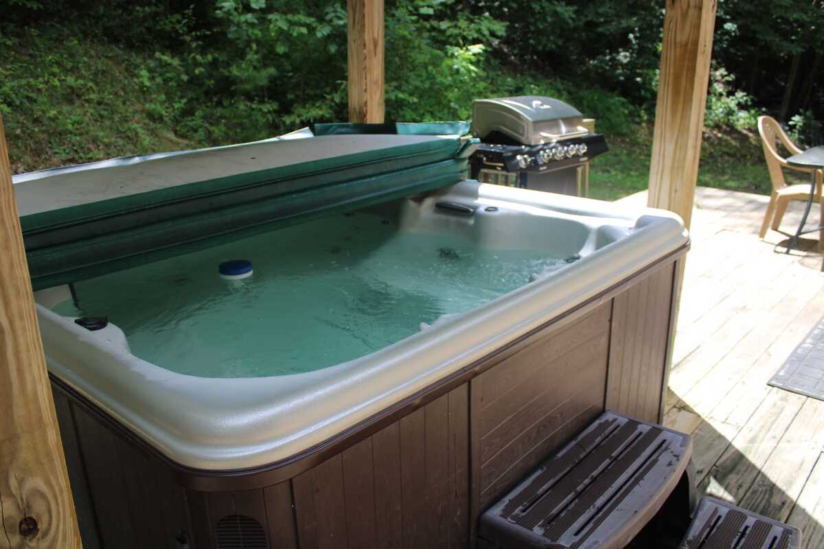 Moonbeam Chalet by Lazy Lane Cabins